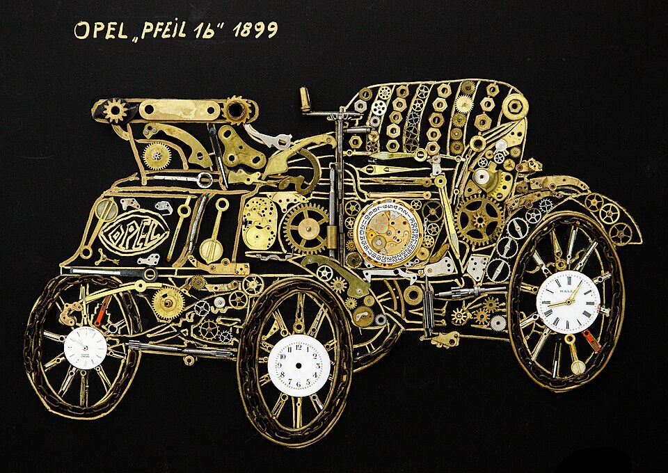 Collage of watch parts of the Lutzmann motor car Opel model Pfeil 1 B